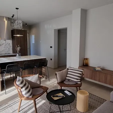 4r House With Jacuzzi * 罗维尼
