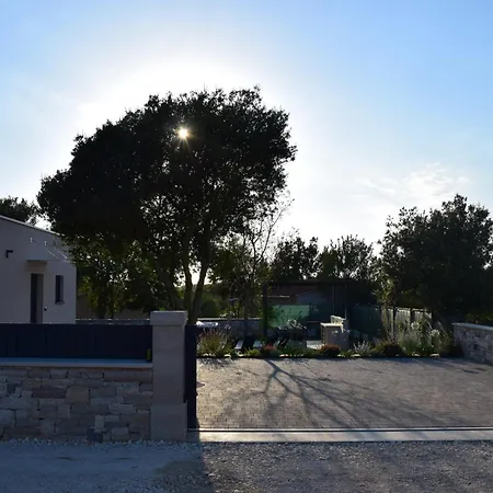 4r House With Jacuzzi