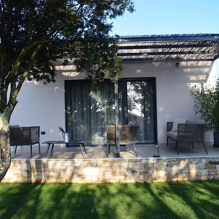 4r House With Jacuzzi Villa