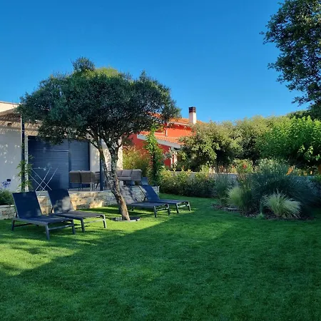 Villa 4r House With Jacuzzi Rovinj