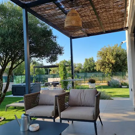 Villa 4r House With Jacuzzi *