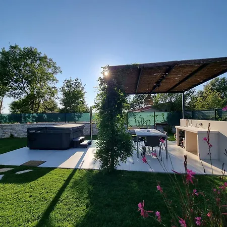 Villa 4r House With Jacuzzi