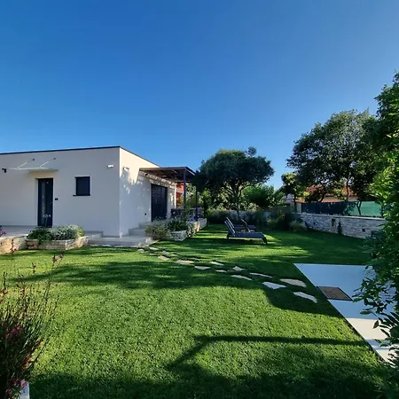 Villa 4r House With Jacuzzi *