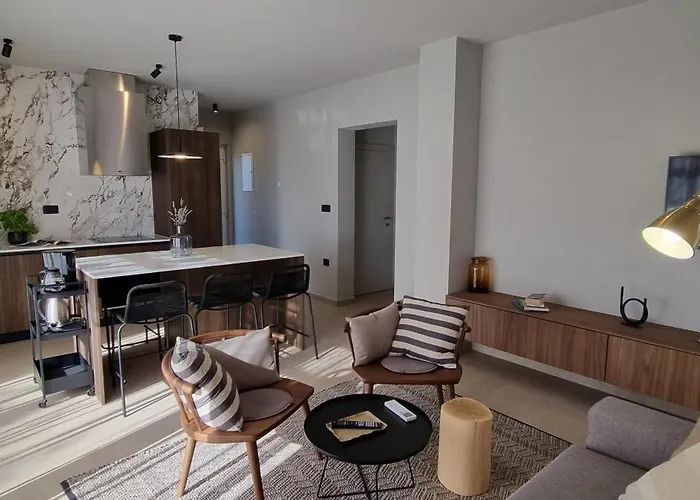 4r House With Jacuzzi * 로비니