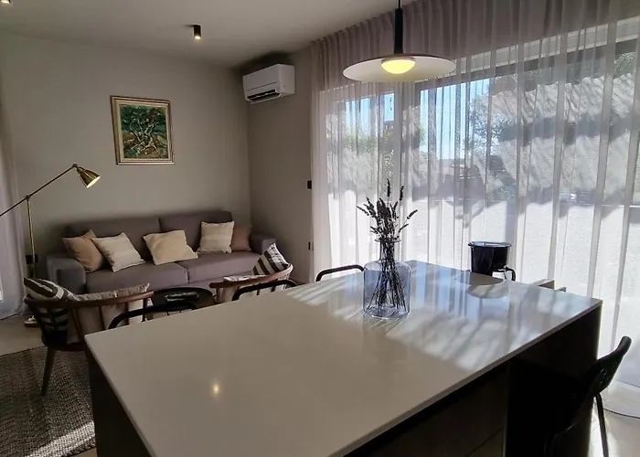 4r House With Jacuzzi