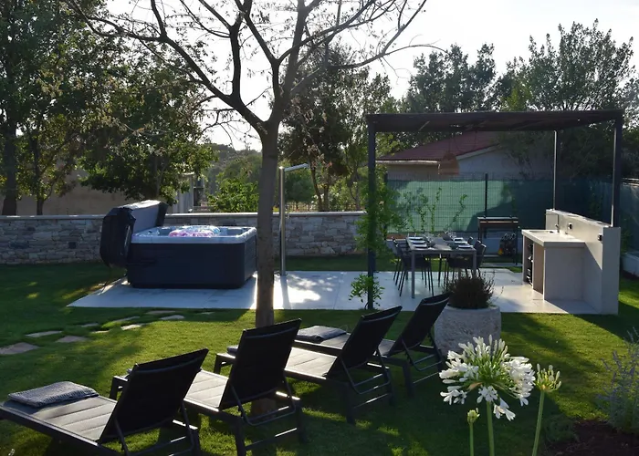 4r House With Jacuzzi Βίλα *