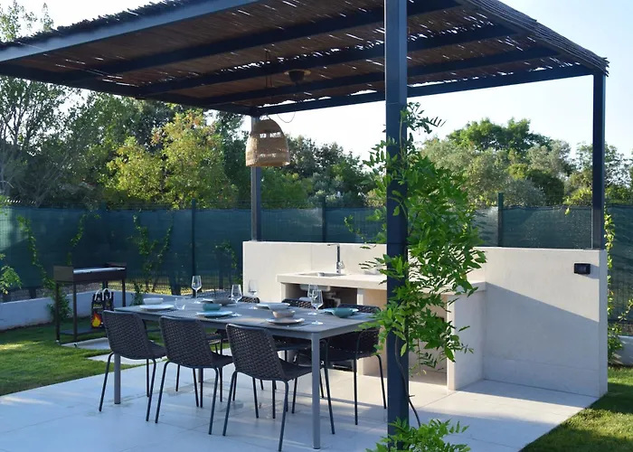 4r House With Jacuzzi Βίλα Ρόβινι