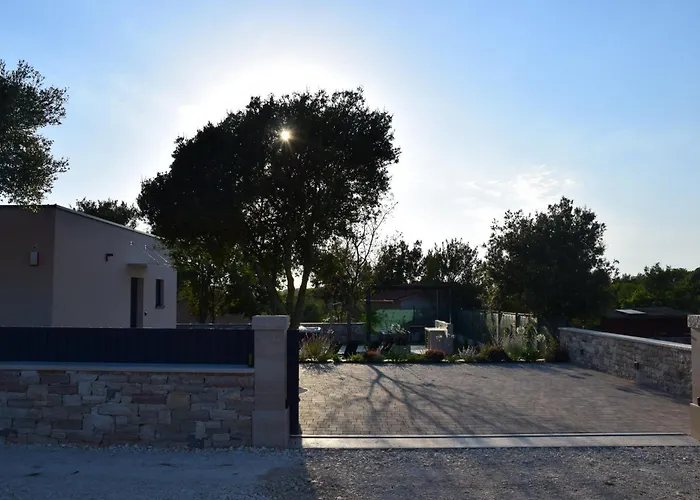 4r House With Jacuzzi