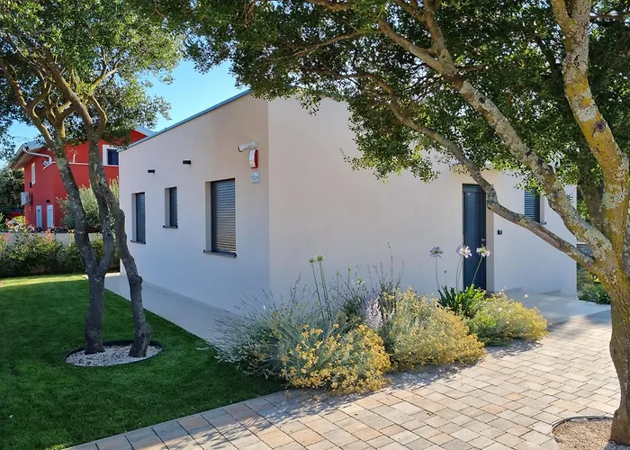 4r House With Jacuzzi Ρόβινι