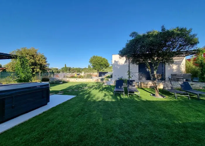 4r House With Jacuzzi Ρόβινι