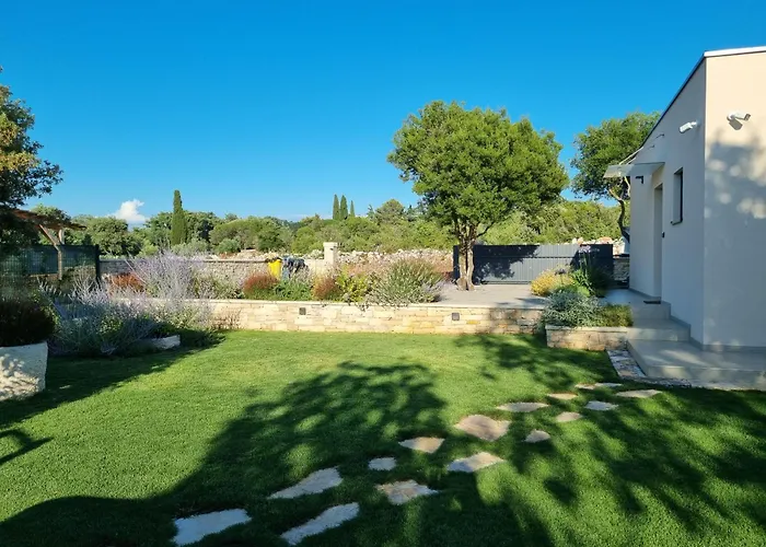 4r House With Jacuzzi Βίλα Ρόβινι