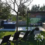 4r House With Jacuzzi Вилла *