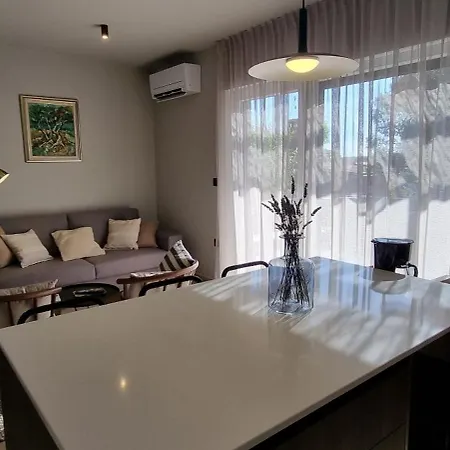 4r House With Jacuzzi