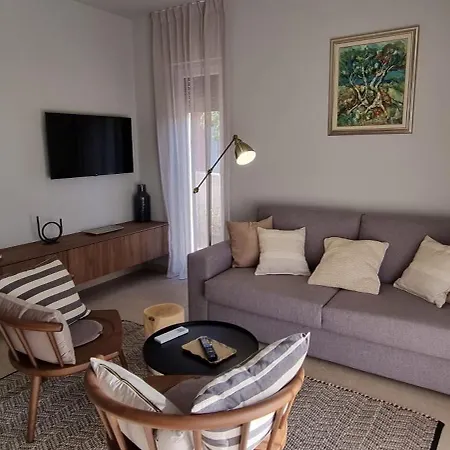 4r House With Jacuzzi Villa