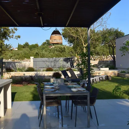 Villa 4r House With Jacuzzi