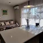 4r House With Jacuzzi