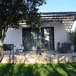 4r House With Jacuzzi Villa