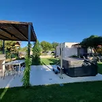 4r House With Jacuzzi Villa *