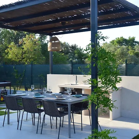 4r House With Jacuzzi Βίλα Ρόβινι